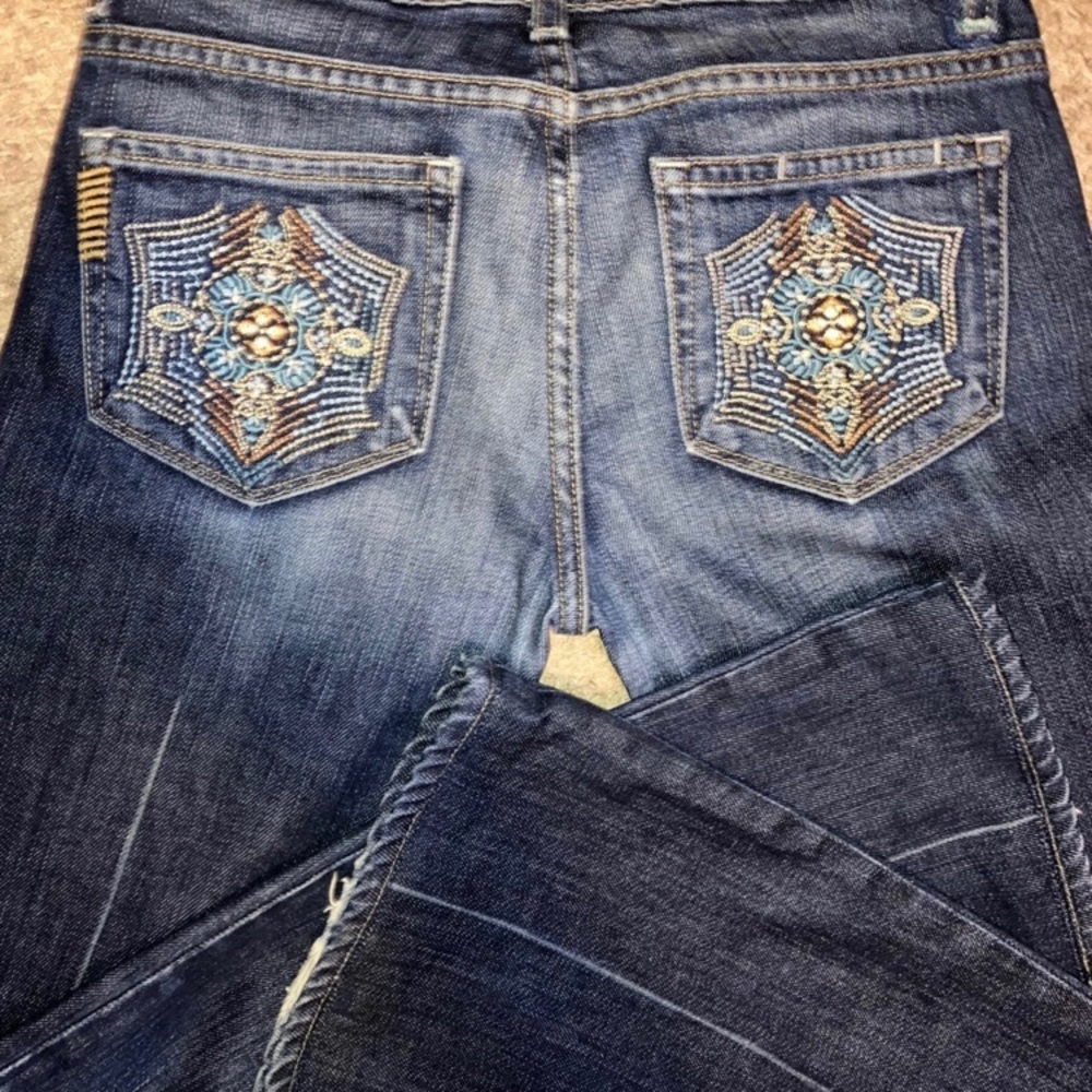 PAIGE Laurel Canyon size 27 Women’s dark wash with embroidered pockets